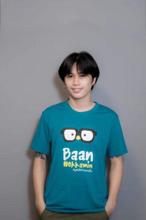 เสื้อยืดสีเขียวน้ำทะเลลายแว่นตา